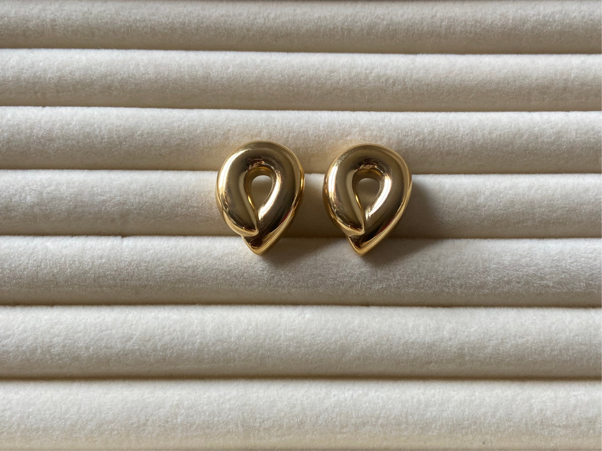 Lea Hollow Earring