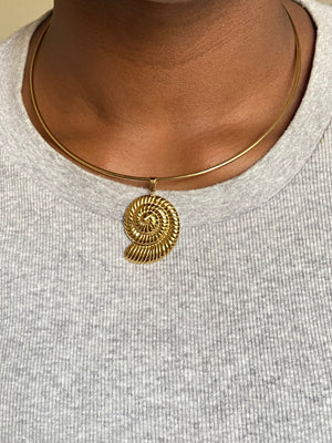 Shell Pendant Choker